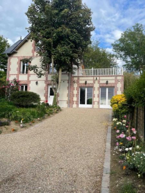 Exceptional 5 bedroom house near the beach